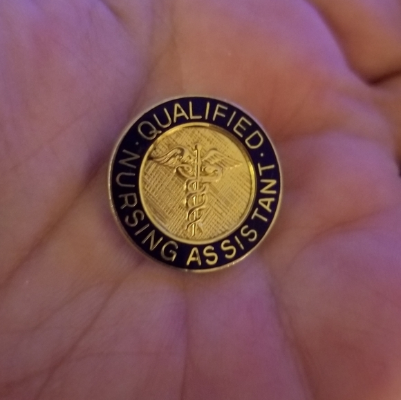 Unknown Jewelry - Vintage ▪︎Qualified Nursing Assistant pin